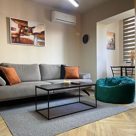 Dea'S Apartment: Hidden Gem Tirana Esterno foto
